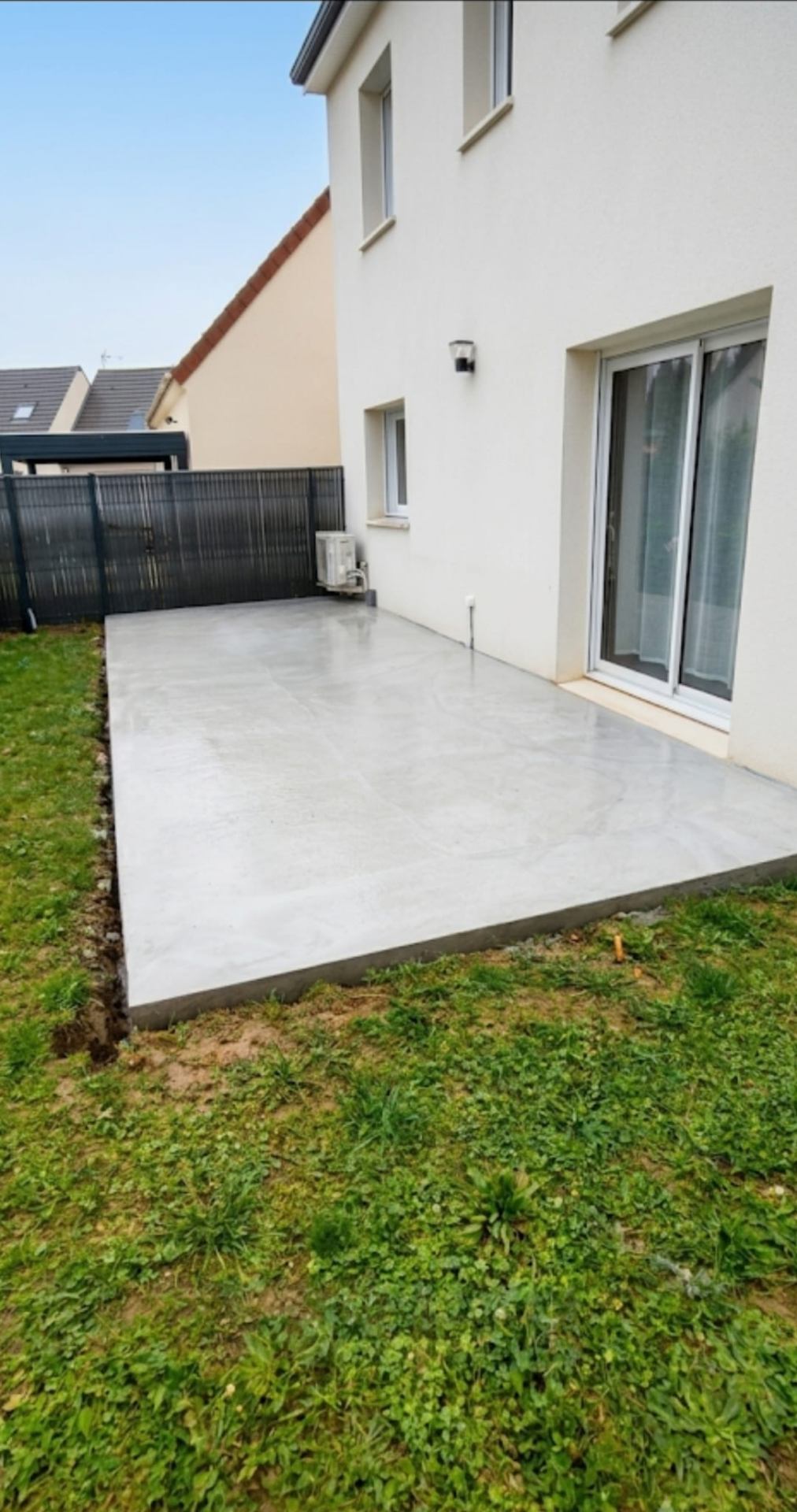 Terrasse béton 45 m², finition lisseuse — Chessy (77700)