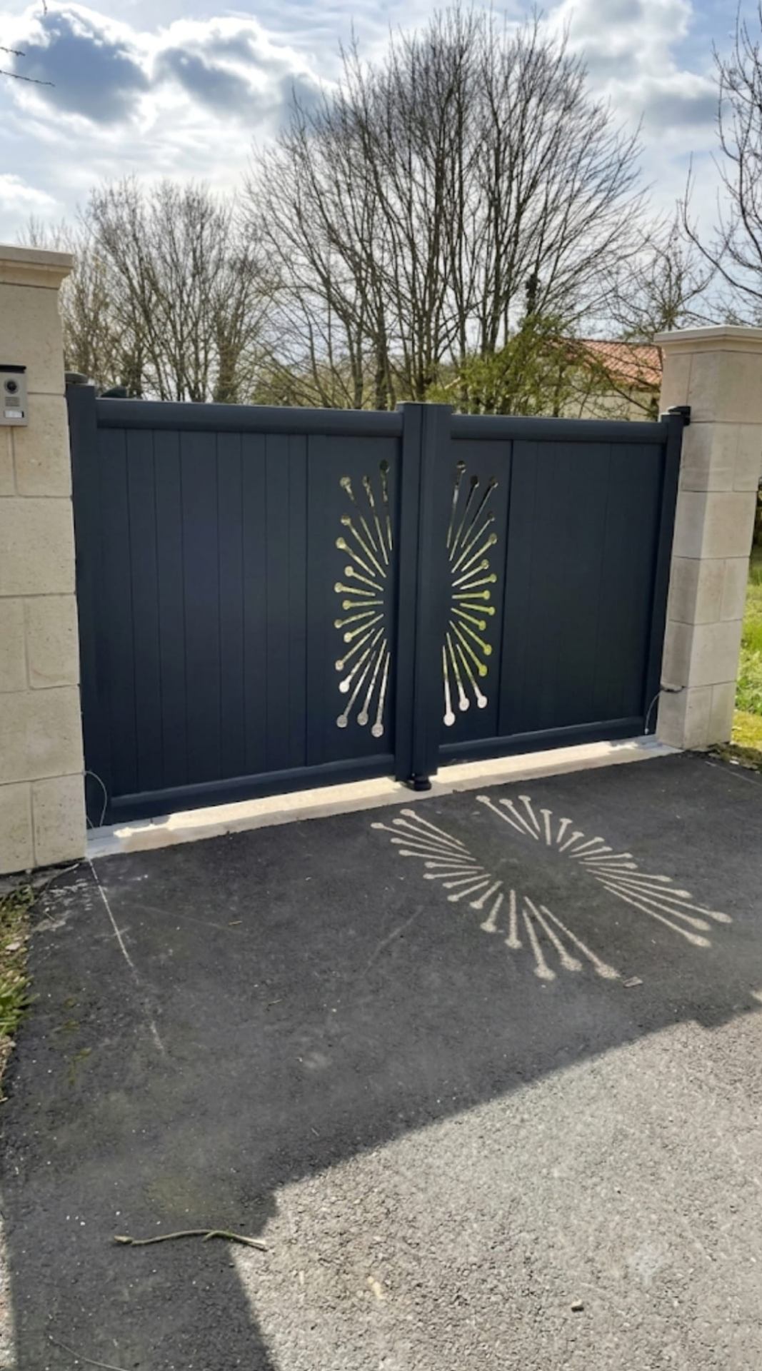 Piliers de portail + portail battant aluminium — Chevru (77720)